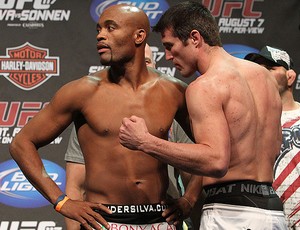 ufc Anderson Silva com o Chael Sonnen (Foto: Divulgação / UFC)