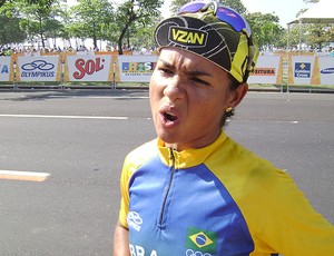 Clemilda Silva ciclista bolsa esporte (Foto: Globoesporte.com)