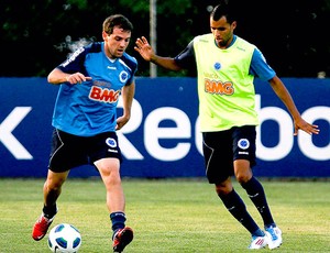 Montillo no treino do Cruzeiro (Foto: Washington Alves / VIPCOMM)