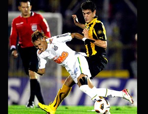 Neymar na partida do Santos contra o Peñarol (Foto: AP)