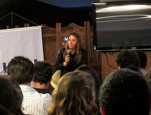 Presidente do Flamengo Patricia Amorim em palestra para comunidade judaica na zona sul do Rio (Foto: Janir Júnior / Globoesporte.com)