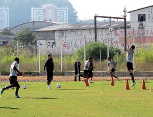 Jogadores no treino físico do Corinthians (Foto: Carlos Augusto Ferrari / GLOBOESPORTE.COM)