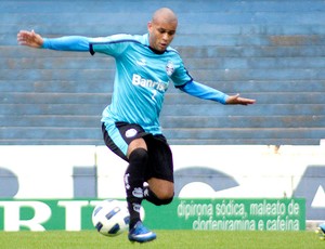 Gabriel no treino do Grêmio (Foto: Wesley Santos / PressDigital)
