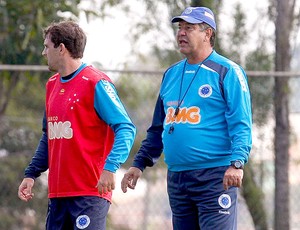 Joel Santana no treino do Cruzeiro (Foto: Washington Alves / VIPCOMM)