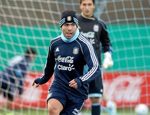 Tevez no treino da Argentina (Foto: AP)