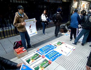 cartaz boca juniors provoca rival river plate (Foto: Marcos Felipe / Globoesporte.com)