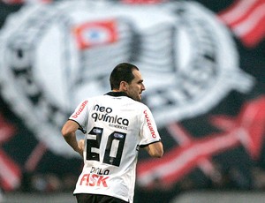 Danilo no jogo do Corinthians (Foto: Ag. Estado)