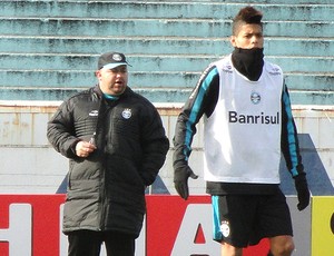 Julinho Camargo e Leandro no treino do Grêmio (Foto: Alexandre Alliatti / Globoesporte.com)