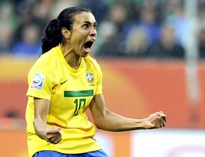 Marta comemora gol do Brasil contra a Noruega (Foto: AFP)