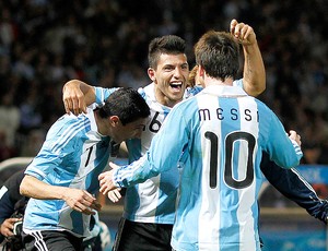 Aguero Messi gol Argentina (Foto: Reuters)