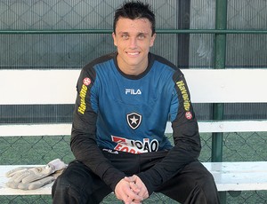Milton Raphael goleiro Botafogo (Foto: Thiago Fernandes / Globoesporte.com)