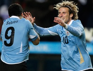 uruguai x peru suarez forlan (Foto: Reuters)
