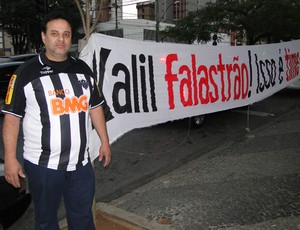 protesto na sede do Atlético-MG (Foto: Leonardo Simonini / Globoesporte.com)