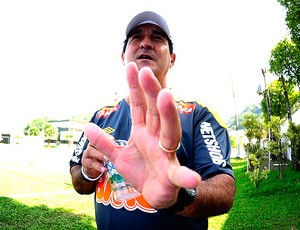 Muricy Ramalho durante entrevista (Foto: Marcos Ribolli / Globoesporte.com)