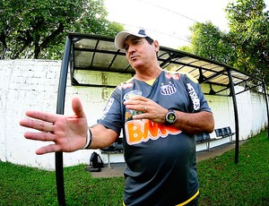 Muricy Ramalho durante entrevista (Foto: Marcos Ribolli / Globoesporte.com)