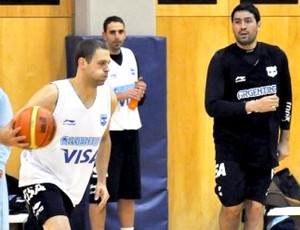 Leo Gutiérrez no treino da basquete da Argentina (Foto: Divulgação / Site Oficial)