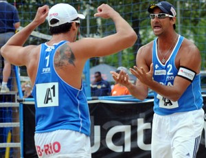 Pedro Cunha e Ricardo vôlei de praia (Foto: Divulgação/FIVB)