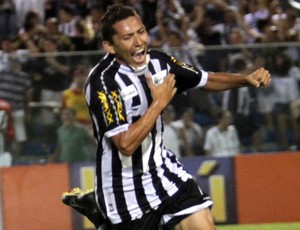 Eusebio comemora gol do ceará sobre o grêmio (Foto: Agência Estado)