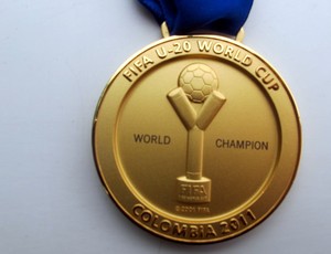Medalha de Bruno Uvini (Foto: Marcelo Prado / GLOBOESPORTE.COM)