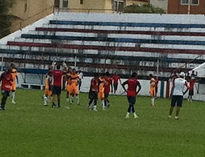 Briga entre jogadores do Fortaleza em treino no Pici (Foto: Gioras Xerez/Globoesporte.com)