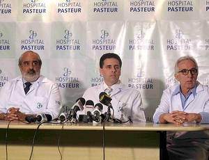 Fabio Miranda (barbudo), Ricardo Periardi (do meio), José Antônio Guasti médicos hospital pasteur ricardo gomes (Foto: Rafael Cavalieri / Globoesporte.com)