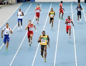 Bolt na vitória do 4x100m (Foto: AP)