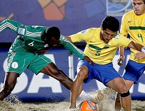 Jorginho no jogo do Brasil contra a Nigéria  (Foto: Divulgação / FIFA.com)