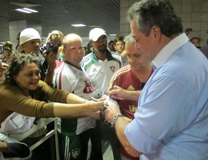 Abel Braga no desembarque do Fluminense (Foto: Edgar Maciel de Sá/Globoesporte.com)