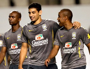 Diego Souza e Borges no treino da Seleção em Belém (Foto: AP)