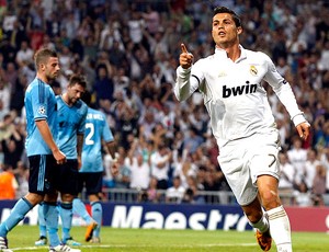 Cristiano Ronaldo comemora gol do Real Madrid contra o Ajax (Foto: Reuters)