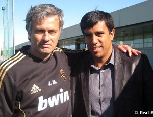 José Mourinho e César Farías (Foto: reprodução / site oficial Real Madrid)