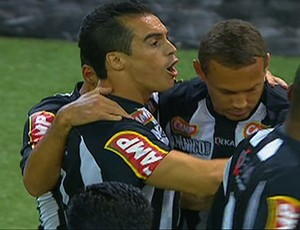 Bruno Carvalho comemora gol pelo Botafogo no showbol (Foto: Reprodução/SporTV)