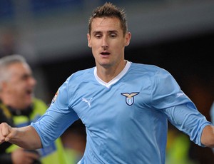 Klose comemora gol do Lazio sobre o Catania (Foto: AP)
