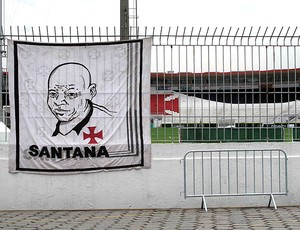 Bandeira de Pai Santana durante o velório (Foto: Fábio Leme / Globoesporte.com)