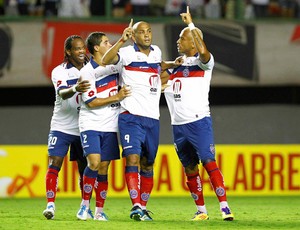 Bahia comemora gol sobre o São Paulo (Foto: Eduardo Martins/Agência Estado)