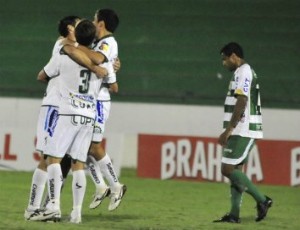 Icasa comemora gol do Icasa contra Guarani (Foto: Rodrigo Villalba / Mermory Press)