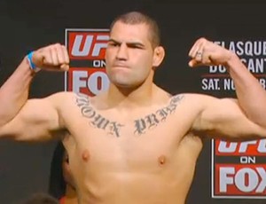 Cain Velasquez pesagem UFC (Foto: Reprodução Combate)