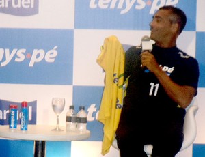 Romário durante evento com Neymar (Foto: Julyana Travaglia / GLOBOESPORTE.COM)