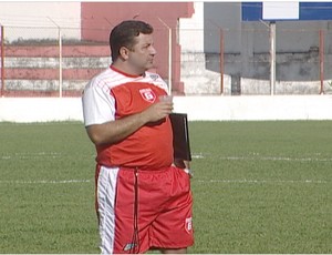 Gian Rodrigues comanda treino do Guarani em Divinópolis, MG (Foto: Reprodução/ TV Integração)