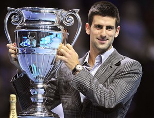 Em Londres, Djokovic recebe taça por terminar ano como número 1 (AFP)