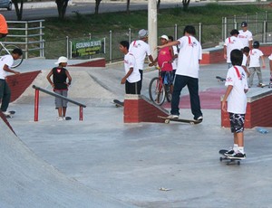 Skatistas na pista de Manaíra, em João Pessoa (Foto: Divulgação)