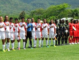 Seleção de Samoa Americana, com o transexual Johnny Saelua (Foto: Divulgação / FIFA.com)