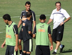 Cuca no treino do Atlético-MG (Foto: Lucas Catta Prêtta / Globoesporte.com)