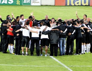jogadores atlético-mg comemoram vitória sobre o Botafogo (Foto: Marco Antônio Astoni / Globoesporte.com)