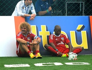 Valderrama e Asprilla na partida do Soccerex (Foto: Márcio Iannacca / GLOBOESPORTE.COM)