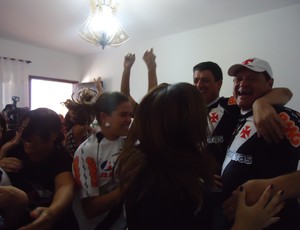 Família do Bernardo comemora gol do Vasco (Foto: Rafaela Gonçalves)