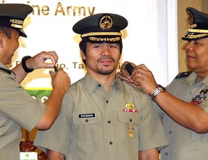 Manny Pacquiao é promovido no exército (Foto: AP)