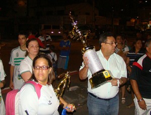 premiação futsal da paraíba no meio da rua (Foto: Divulgação / Benfica)