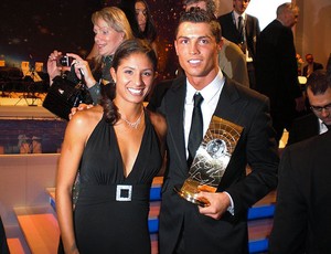 Cristiane com Cristiano Ronaldo na premiação da FIFA (Foto: Divulgação / Arquivo Pessoal)