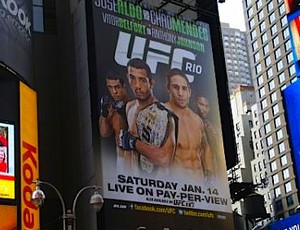 Cartaz do UFC 142 na Times Square, em Nova York (Foto: Reprodução/Twitter)
